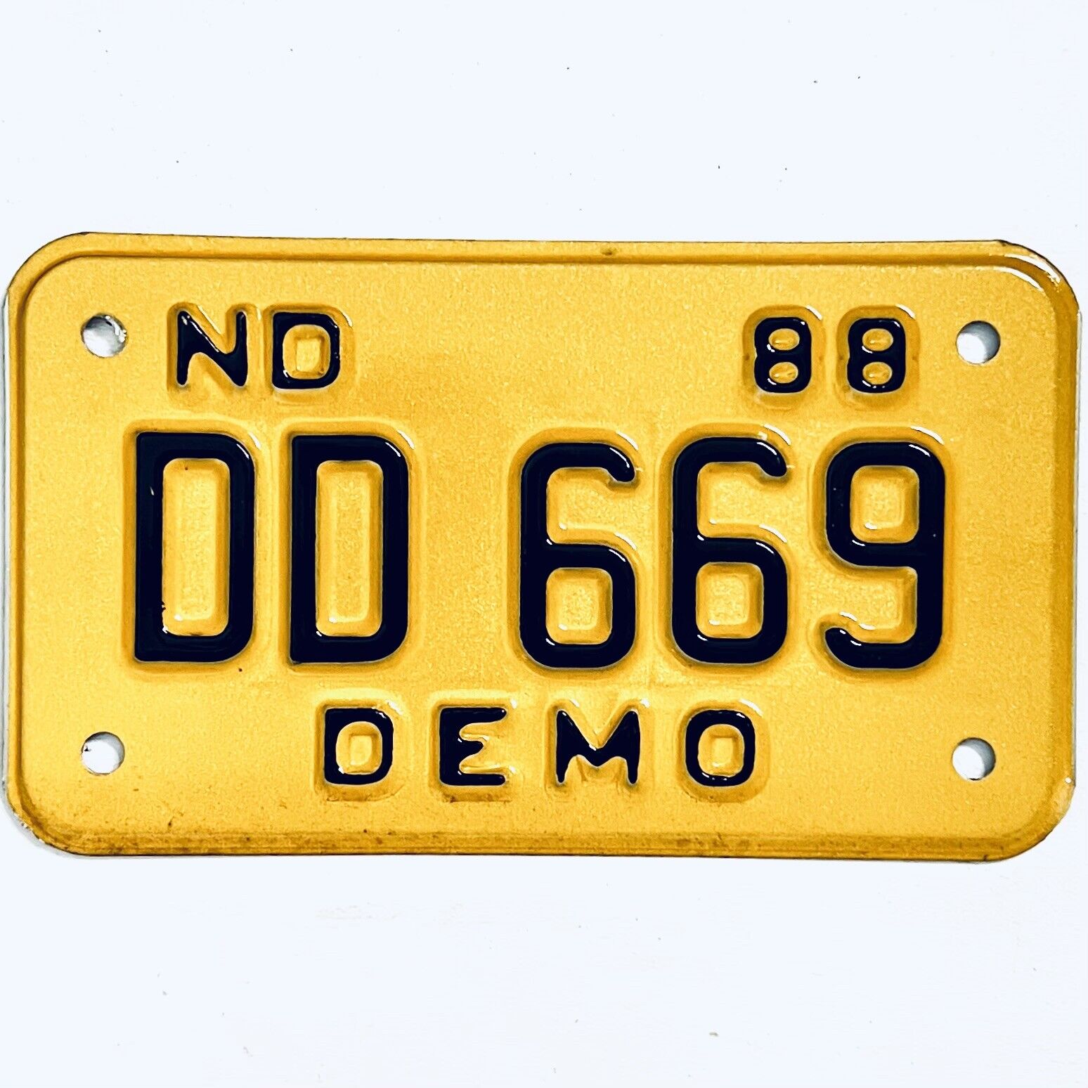 1988 United States North Dakota Demo Special License Plate Dd 669