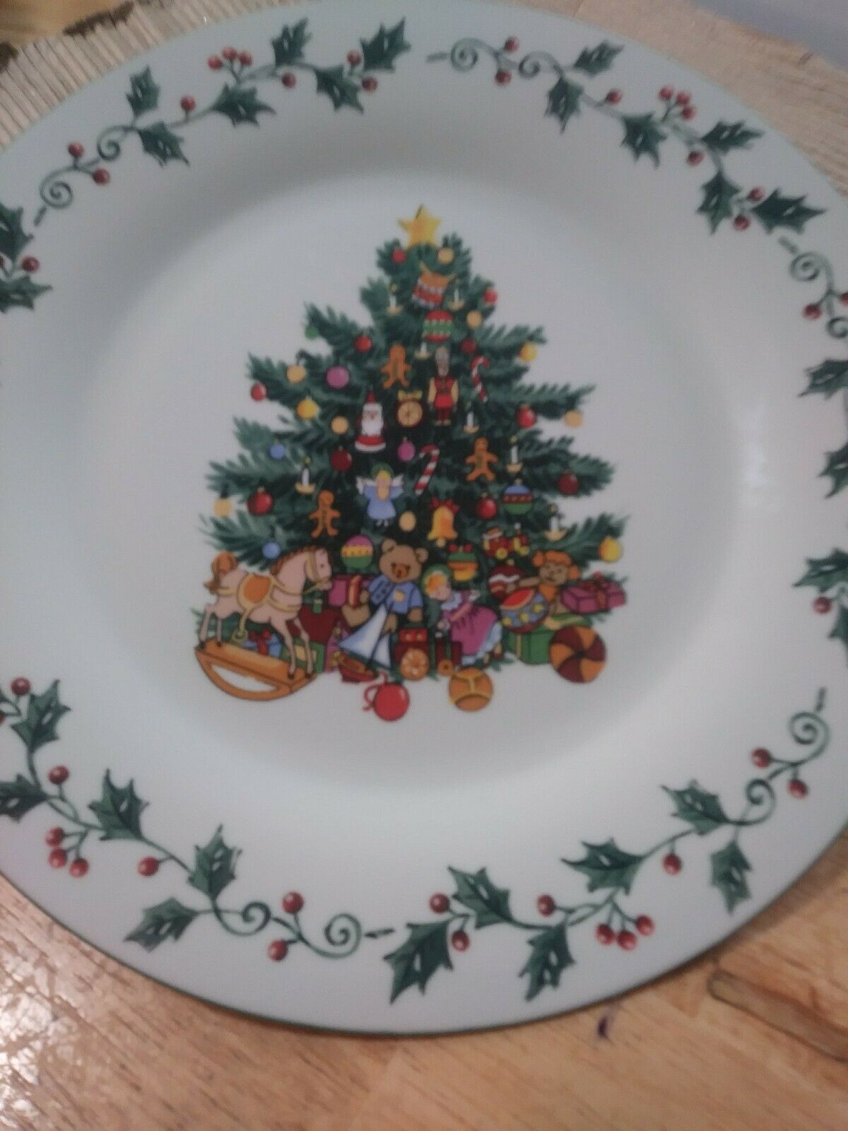 Gibson Holiday Collections. Tree Trimming. 4 Salad /dessert Plates. 2007